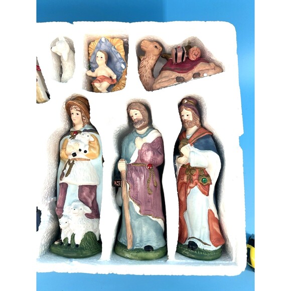 VTG International Bazaar Porcelain Nativity 10-Figures  Wood Stable 44156978 - Picture 7 of 11